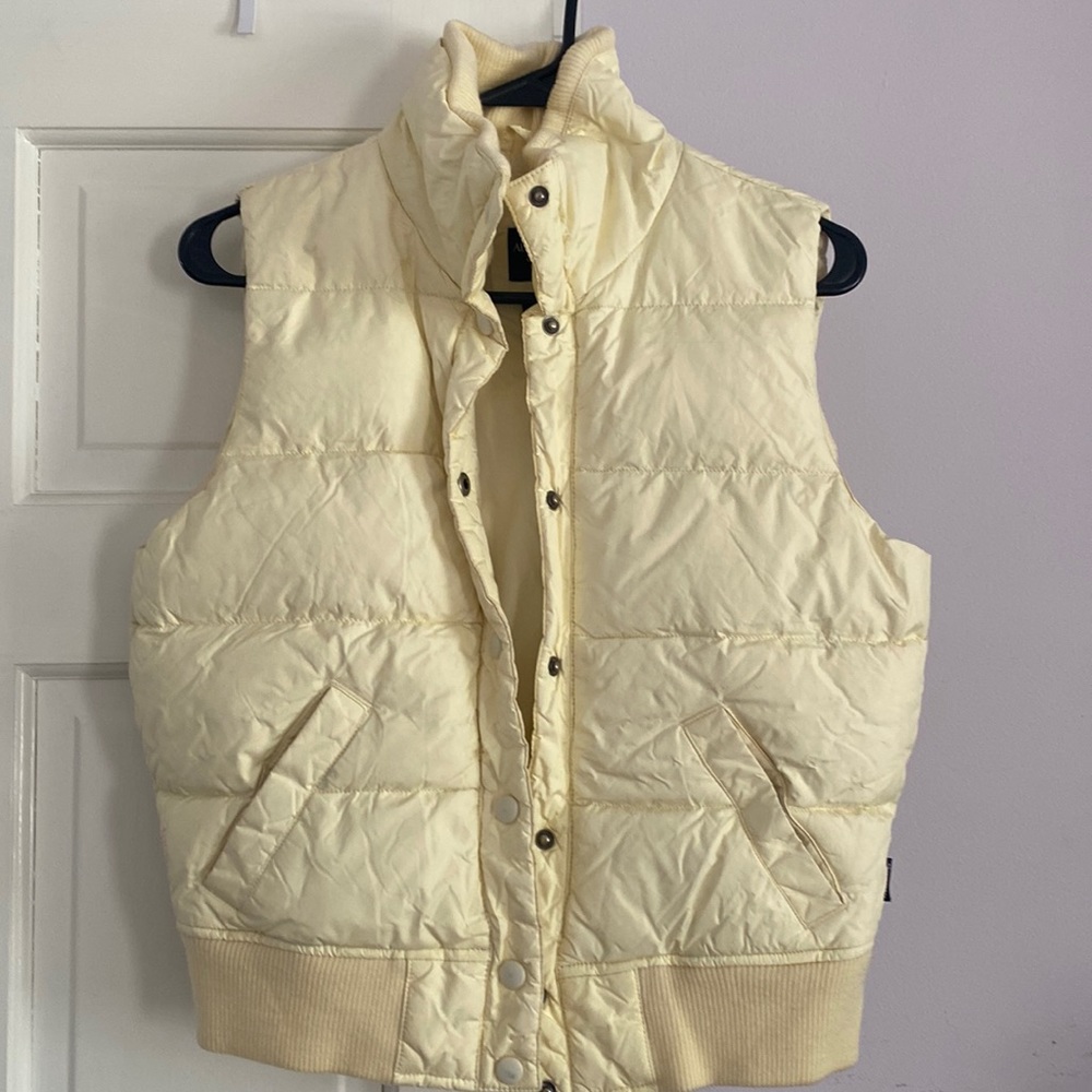 yellow vest